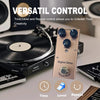Digitales Delay-Pedal mit Time, Level und Repeat-Reglern neben einer Plattenspieler.