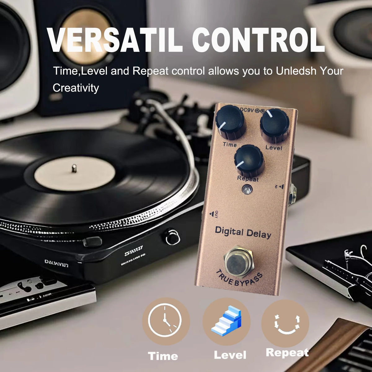 Digitales Delay-Pedal mit Time, Level und Repeat-Reglern neben einer Plattenspieler.