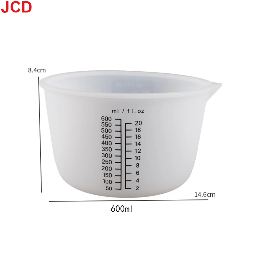 White flexible silicone measuring cup with volume markings, 600ml capacity.