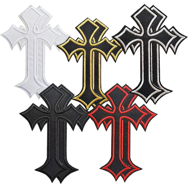 Set aus fünf gestickten Kreuz-Patches zum Aufnähen in Weiß, Schwarz und Rot für Reparaturen