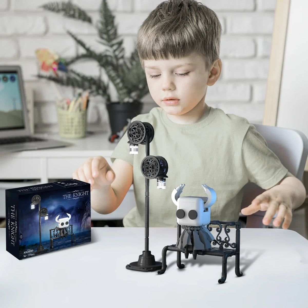 Hollow Knight Building Blocks Set – Ghost Figure with Street Lighting