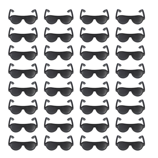 Un ensemble de lunettes de soleil miniatures en différentes styles et couleurs.