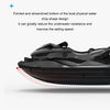 Seitenansicht eines schwarzen Hochgeschwindigkeits-RC-Jetskis mit spitzem, stromlinienförmigem Bodendesign.
